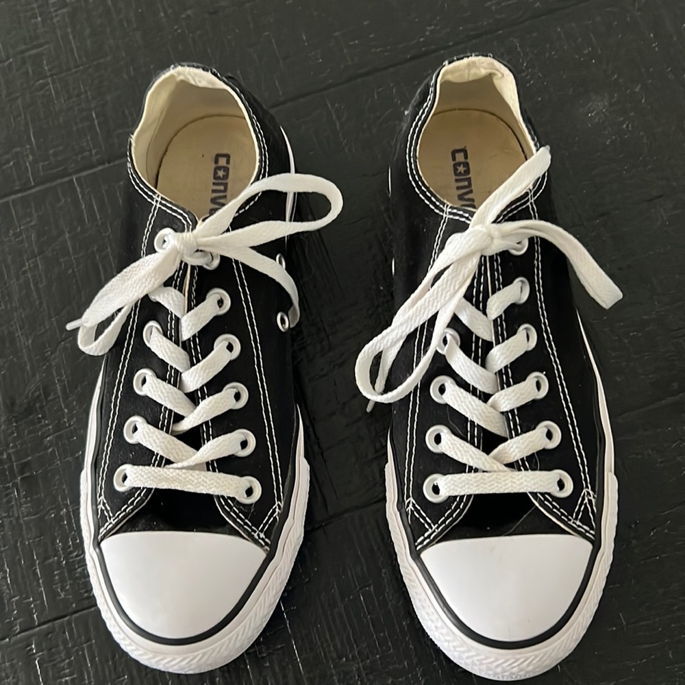 CONVERSE. GREAT CONDITION. LIKE NEW